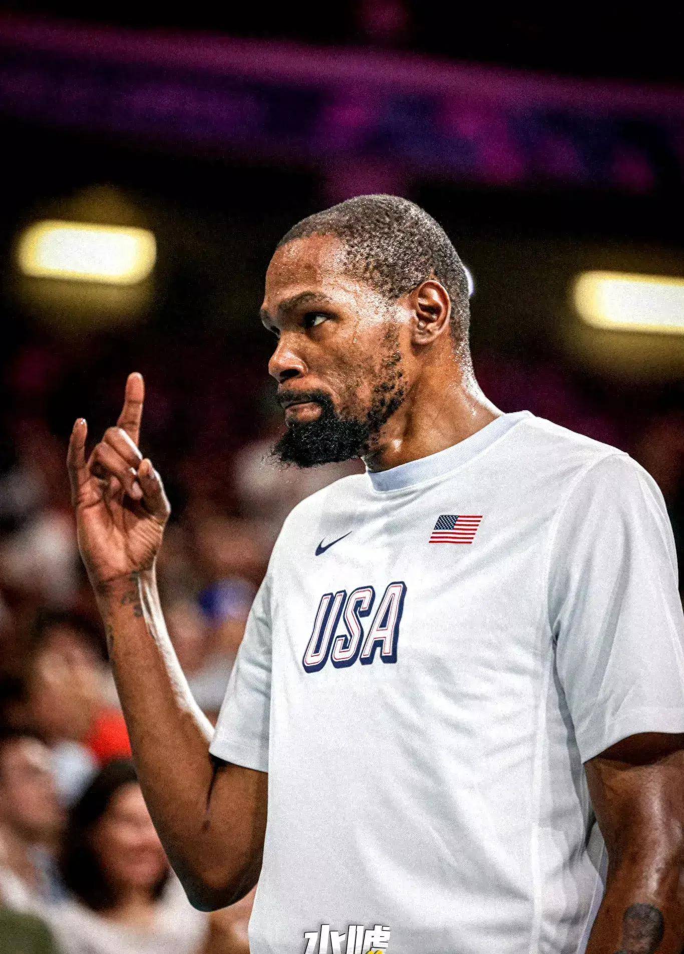 他晒出膝盖 他晒出膝盖